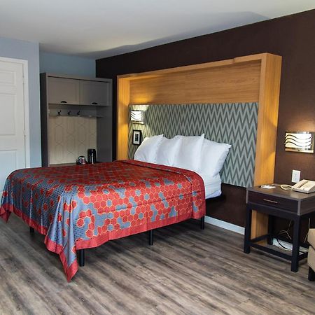 Columbus Inn And Suites Экстерьер фото