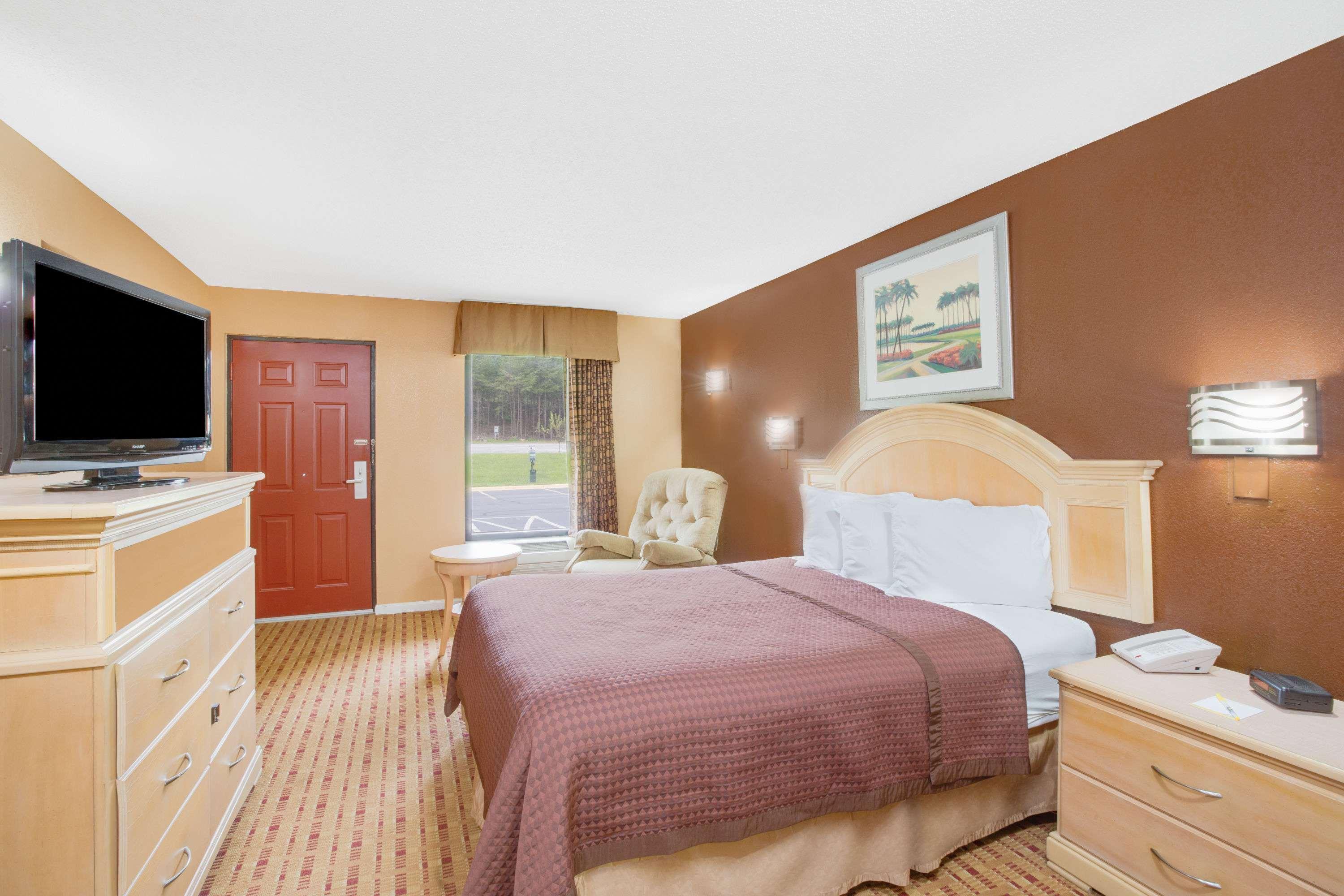 Columbus Inn And Suites Экстерьер фото