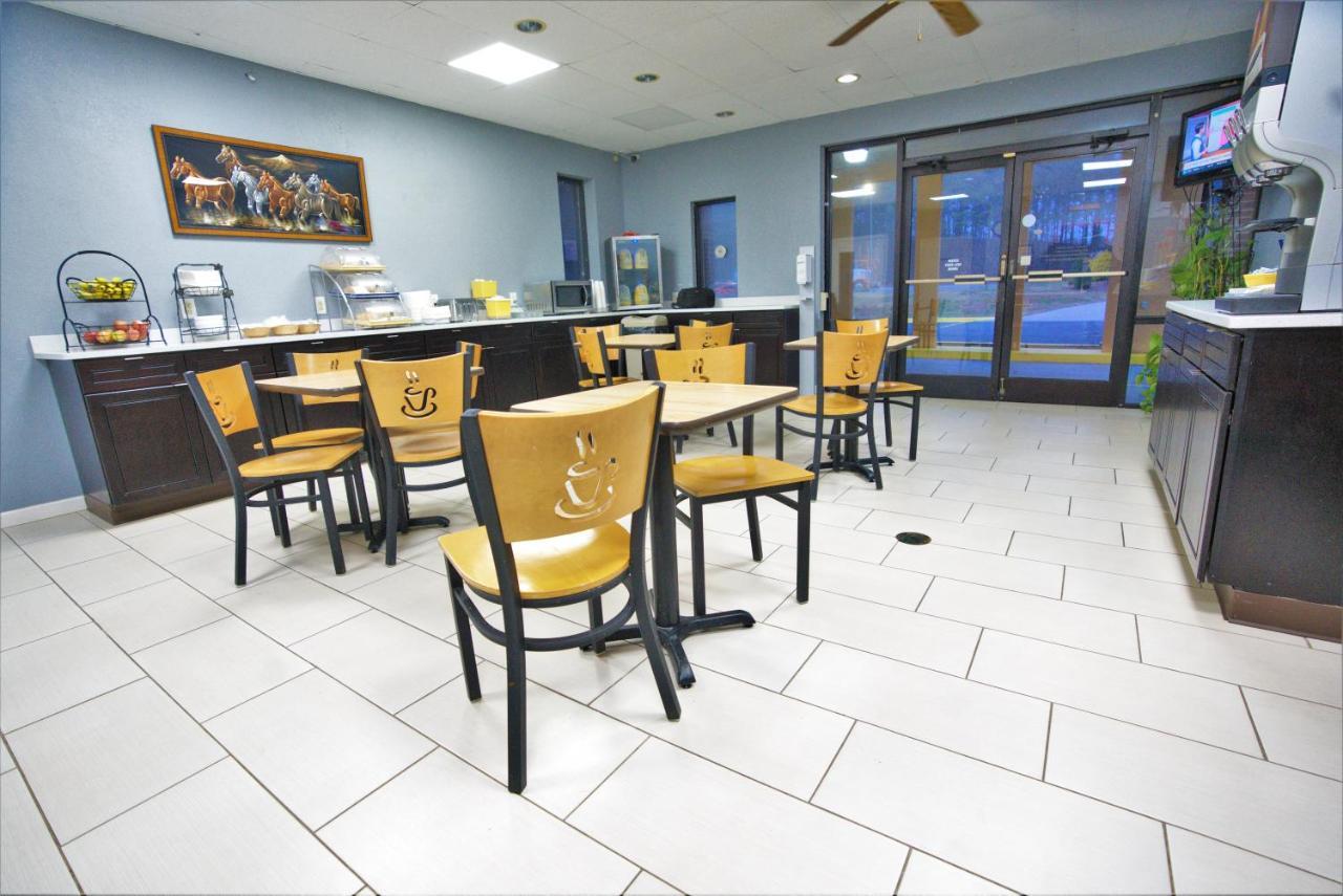 Columbus Inn And Suites Экстерьер фото