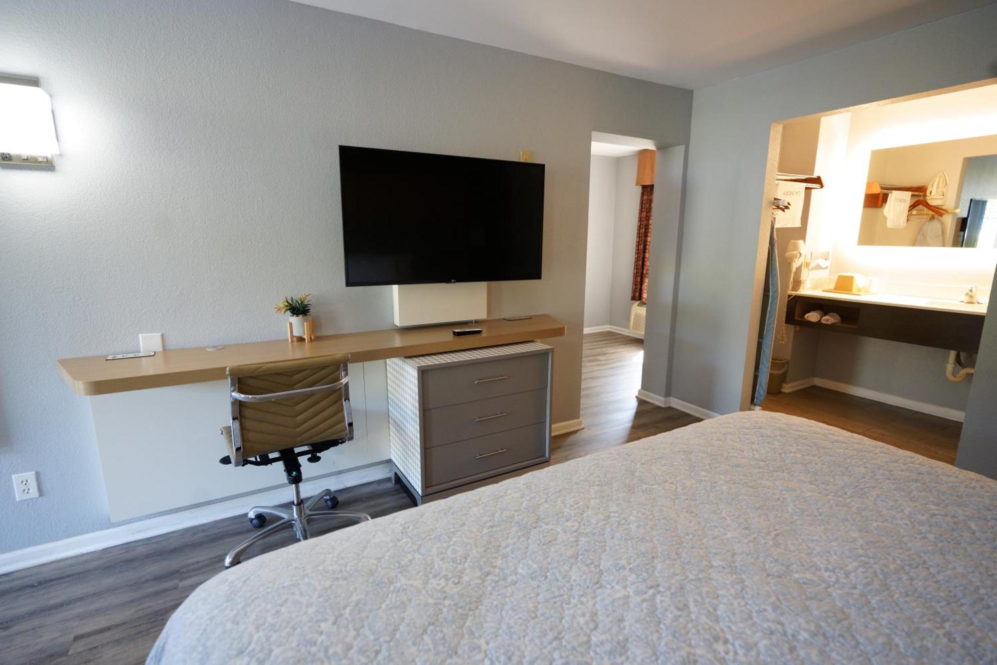 Columbus Inn And Suites Экстерьер фото