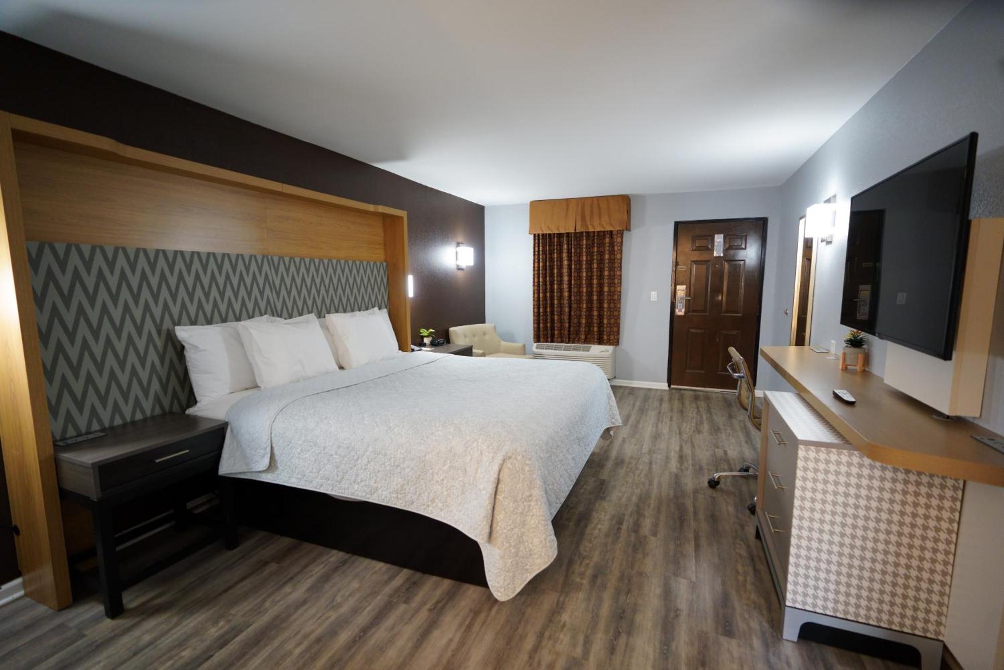 Columbus Inn And Suites Экстерьер фото