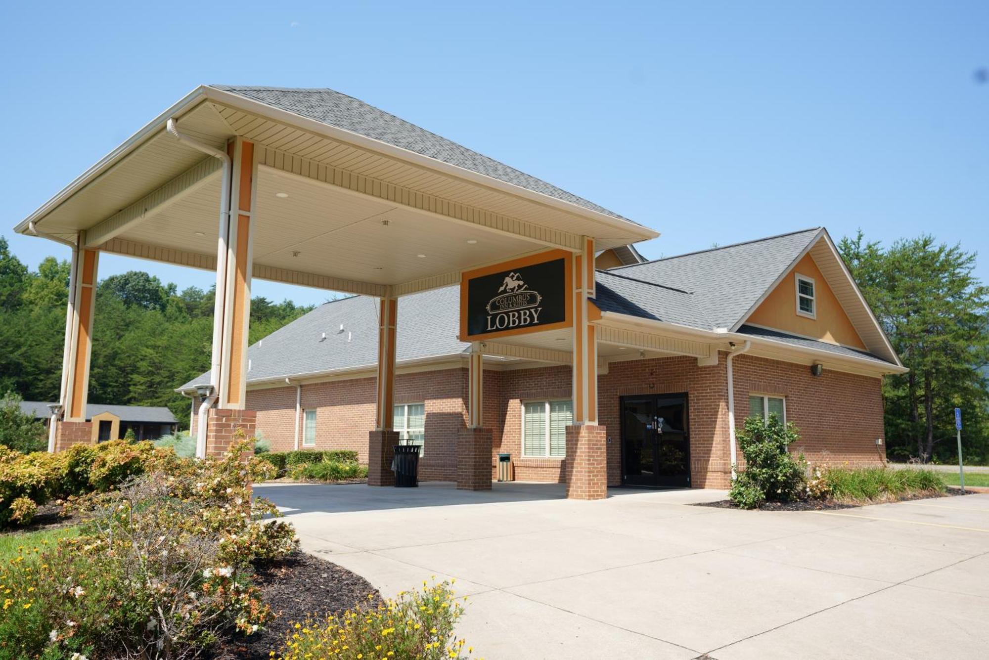 Columbus Inn And Suites Экстерьер фото