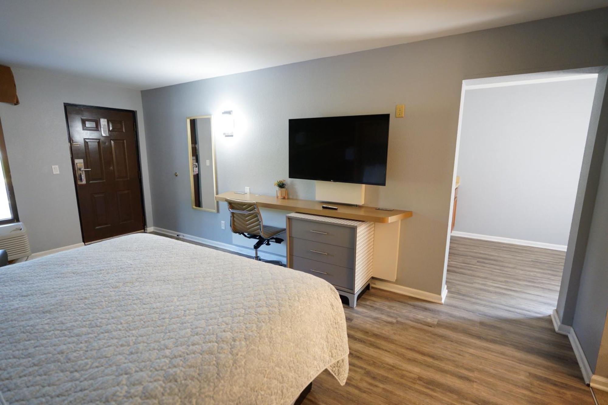 Columbus Inn And Suites Экстерьер фото